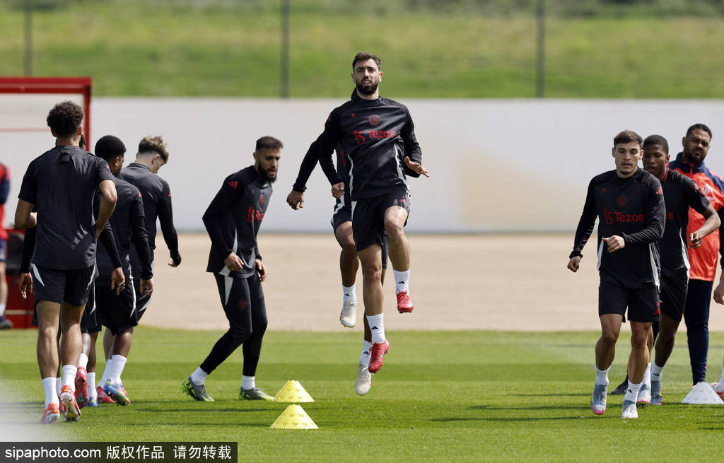 怎么注册皇冠信用网_16名？！曼联脸都不要了？贝克汉姆急了：别卖B费怎么注册皇冠信用网，给阿莫林买人！