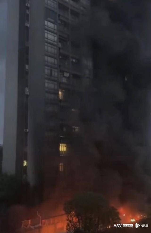 日本足球聯賽_东莞一小区逾百辆电动自行车烧毁日本足球聯賽!住户睡梦中被叫醒撤离逃生