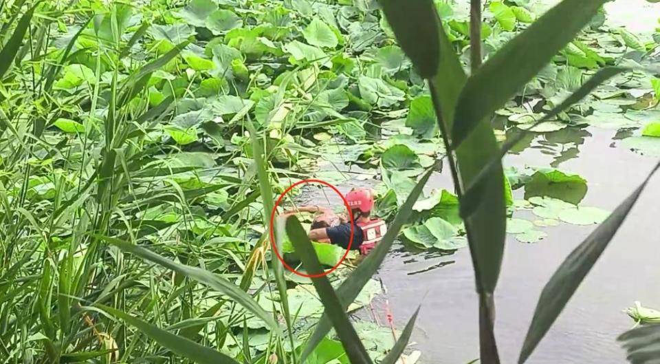 皇冠信用网会员如何申请_大爷喝醉酒下河“凉快凉快”皇冠信用网会员如何申请，结果发现自己不会游泳？