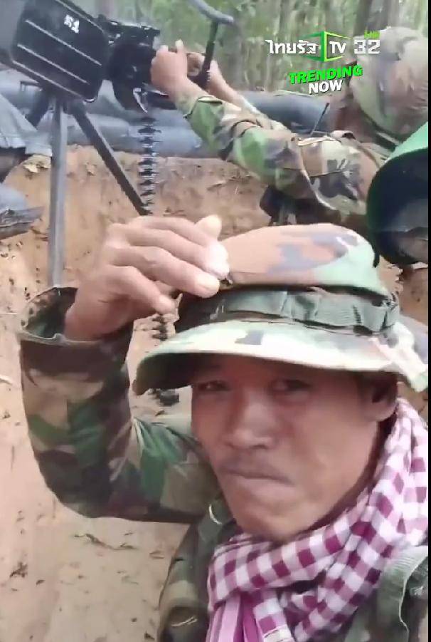 皇冠信用APP下载_泰国狙击手开火皇冠信用APP下载，中国85高机打出超越射击，柬埔寨战士光膀子打81