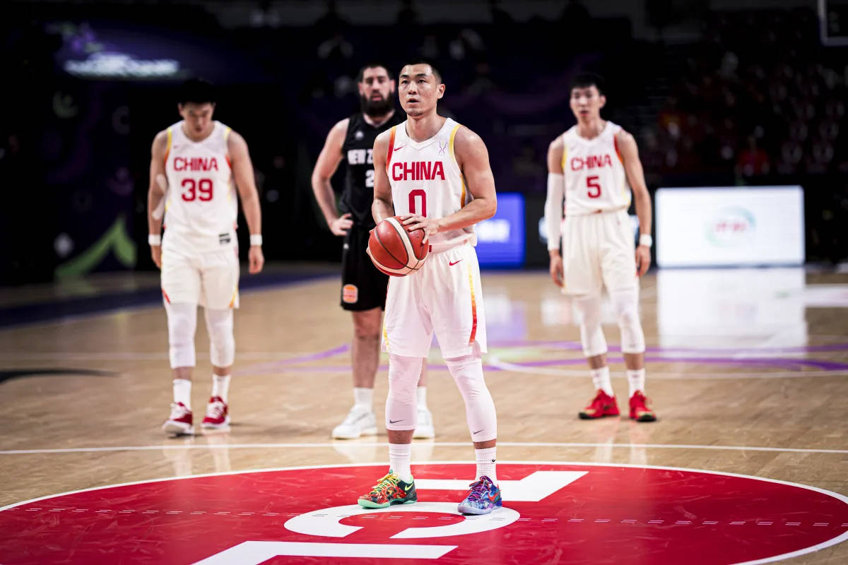 切尔西足球_时隔10年再进亚洲杯决赛切尔西足球！赵睿24+6中国男篮擒新西兰