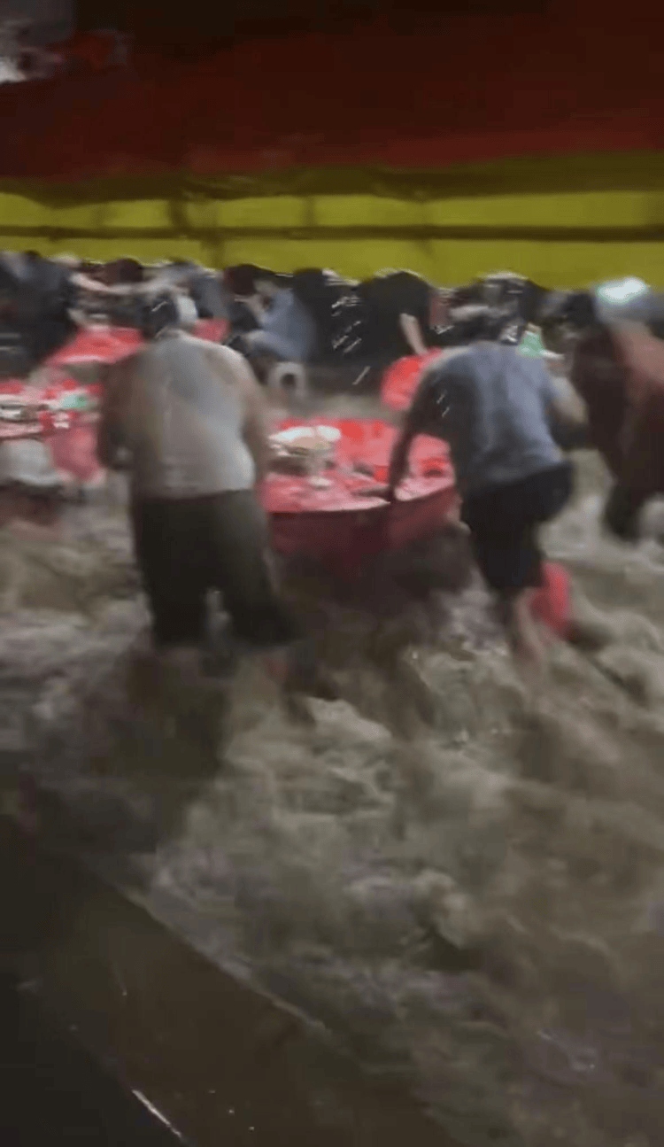 奥斯达vs诺科平_山西长治一村庄突降暴雨奥斯达vs诺科平，婚宴遇暴雨秒变“流水席”？