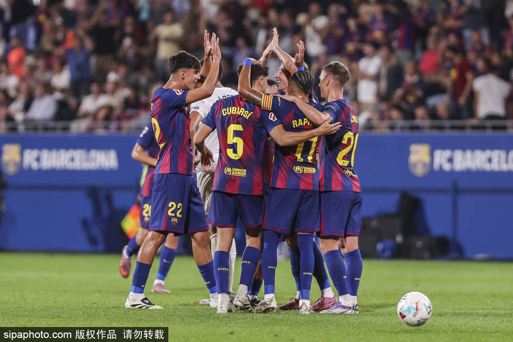 牙买加超级联赛_西甲-三人梅开二度莱万拉菲替补双响 巴萨6-0瓦伦西亚