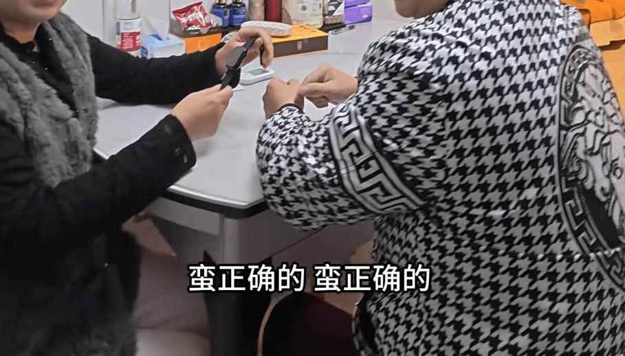 皇冠如何代理_父母花84元网购“神奇手表”皇冠如何代理,儿子发现能测万物:猫咪血糖5.9,吸尘器血糖7.4,父母:下次不买了